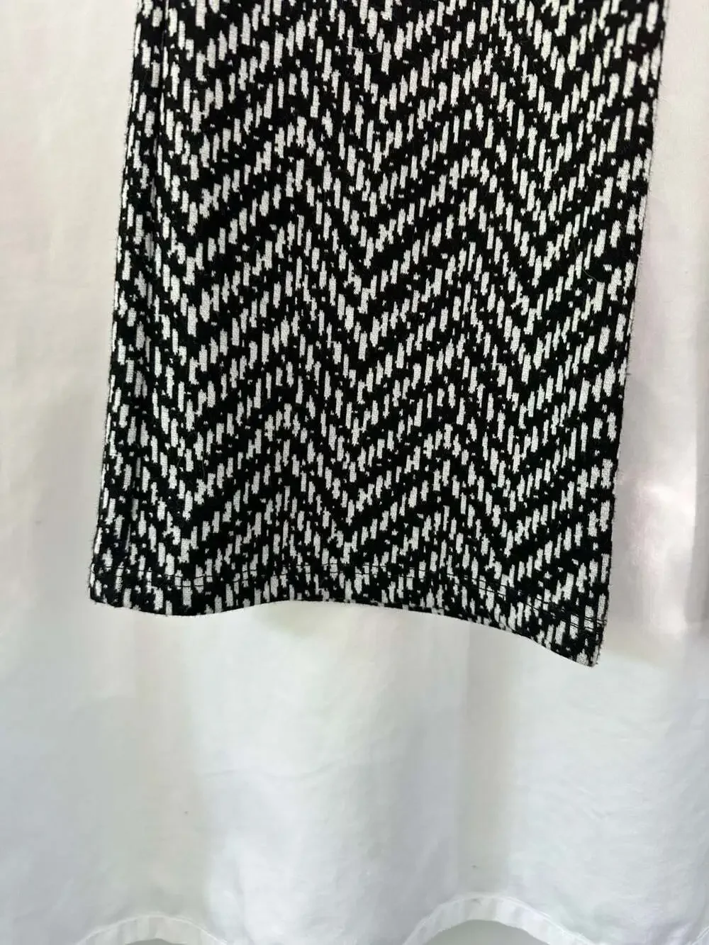 BCBG Generation Womens Pants Black and White Chevron Knit Pull-On Pants Medium - Picture 4 of 13